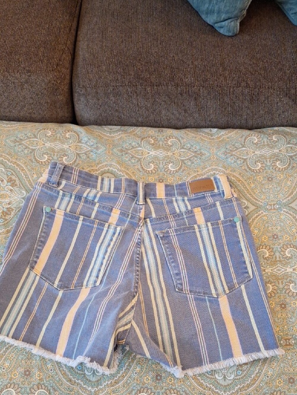 Judy Blue Blue & Cream Striped Frayed Denim Shorts. Size Medium - Picture 5 of 6